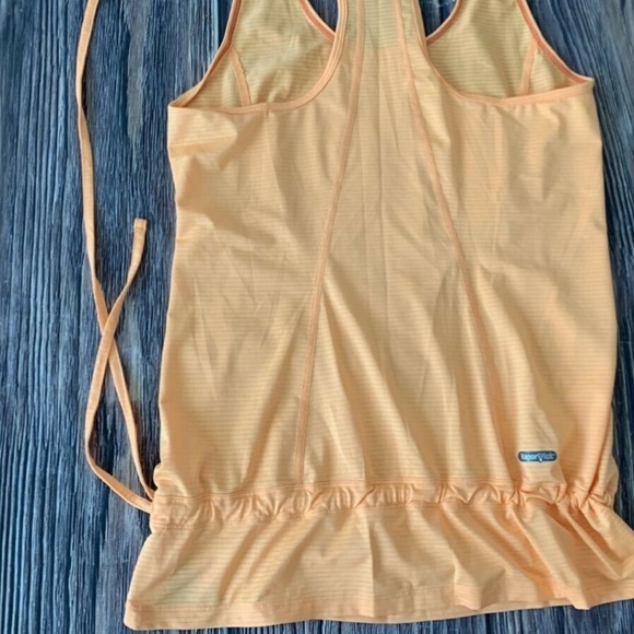 Women's The North Face light apricot colored  Athletic Work Out Tank Top .Sz M - Picture 3 of 5